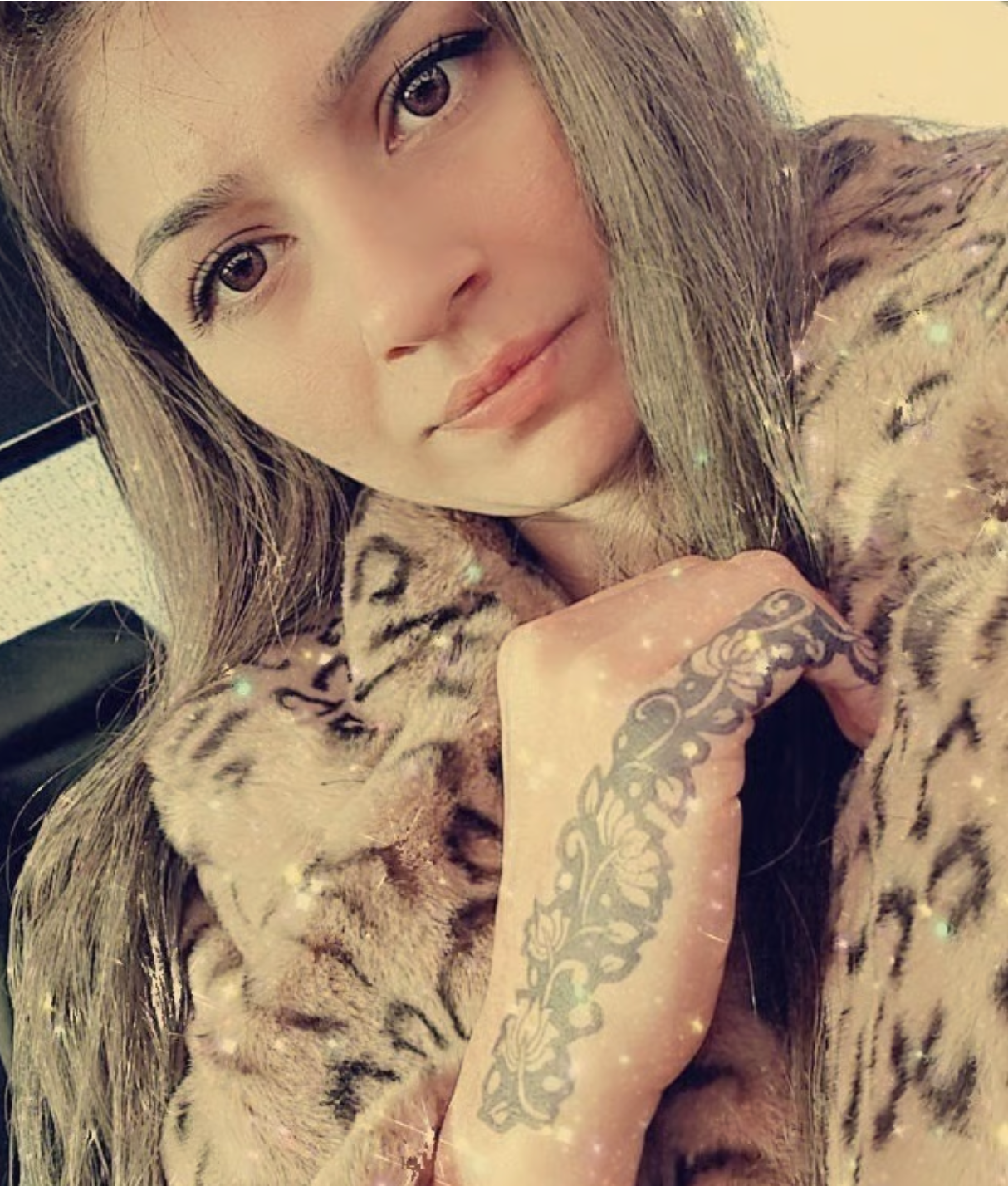 Amber Siddiqui - henna artist and designer