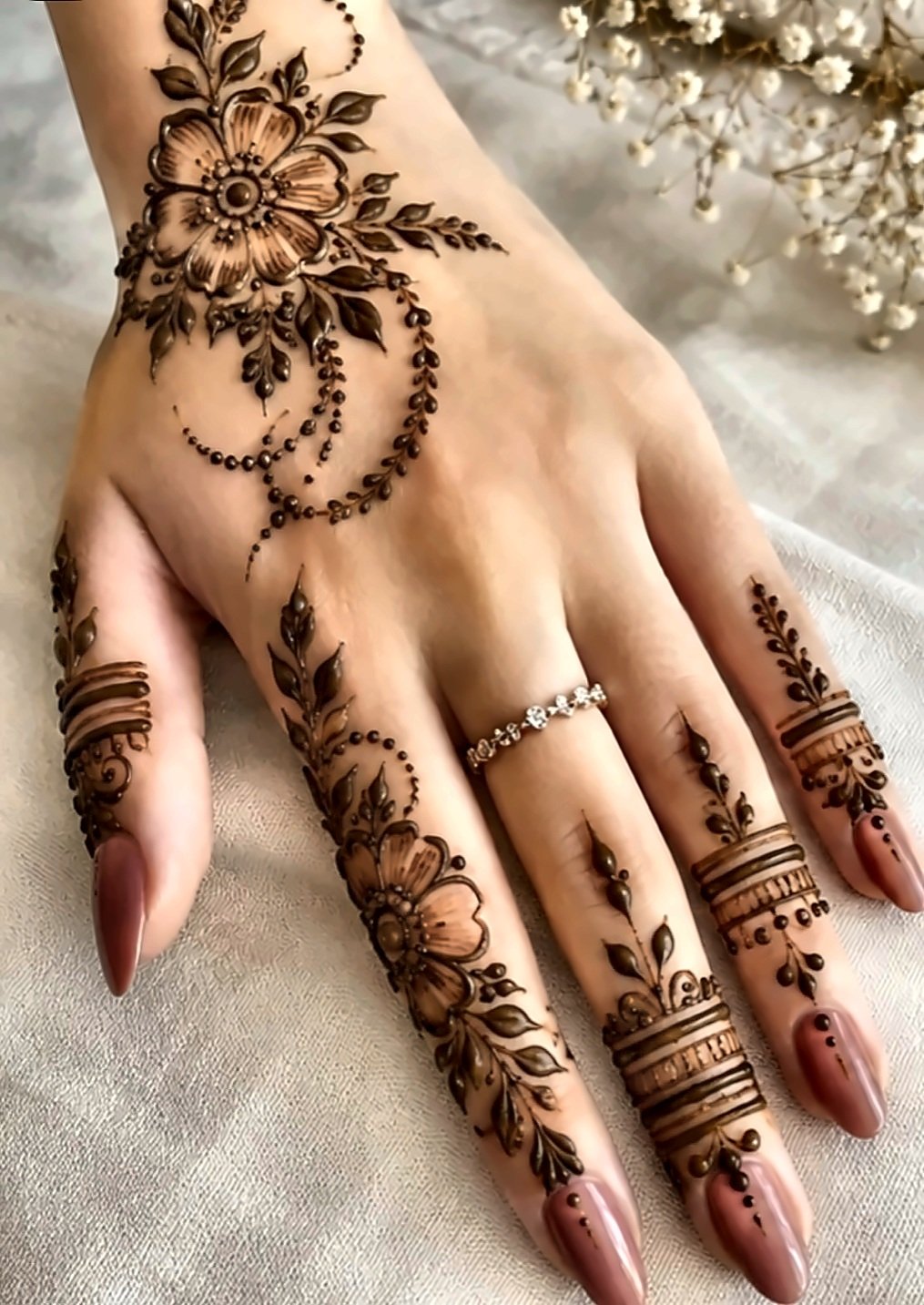 Fine detail henna