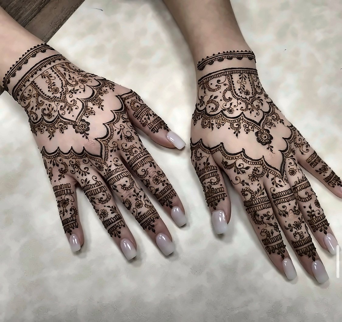 Fine line henna